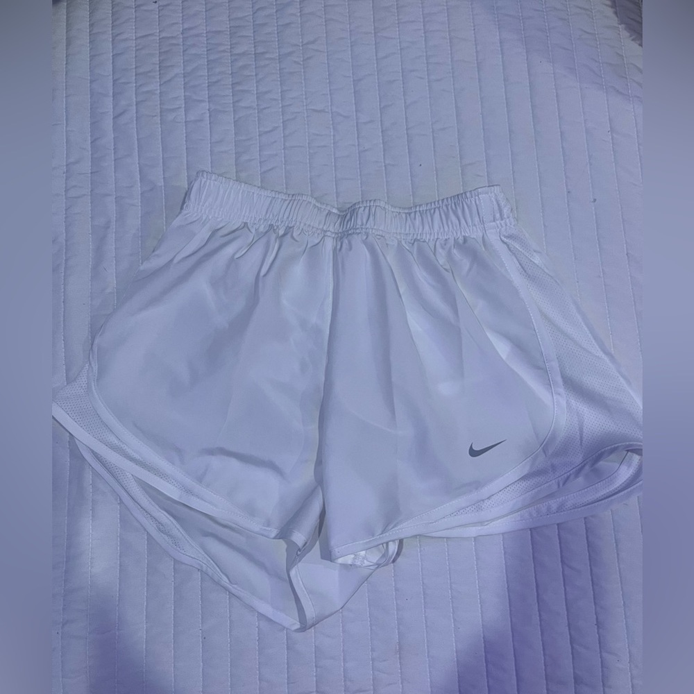 White nike shorts